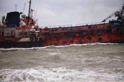 Украина хочет отсудить скандальный танкер