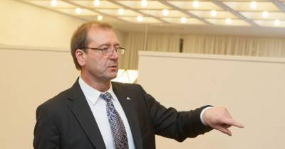 Евродепутат предложил лечиться от коронавируса "заряженной водой" - ren.tv - Литва