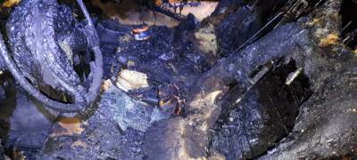 Старая иномарка сгорела на дороге в поселке Карелии (ФОТО)