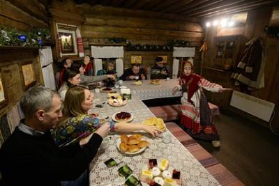 Диетолог объяснил отечность россиян в Новый год