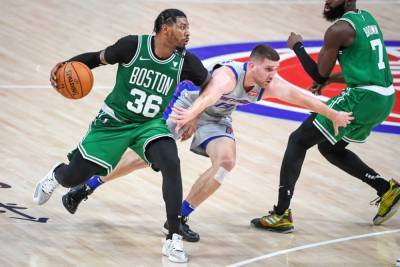 НБА: Михайлюк помог Детройту обыграть Бостон, Лейкерс вырвал победу у Сан-Антонио