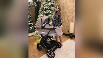 Невестка певицы Валерии показала новорожденную дочь