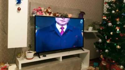 "Виновные будут наказаны": В России телеканал показал новогоднее поздравление Путина с обрезанной головой