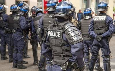 Во Франции полиции все же удалось остановить многотысячную рейв-вечеринку, которая длилась более суток