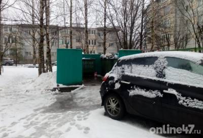 Автомобилистов Ленобласти просят не загораживать подъезды к мусорным контейнерам