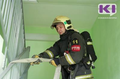 В Троицко-Печорском районе пожарные спасли двух людей