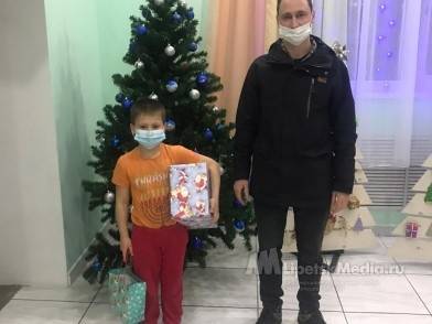 Полицейские Деды Морозы пришли в детский дом