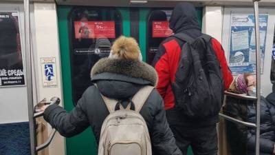 "Социальное неравенство": владельцы iPhone остались без скидки на метро