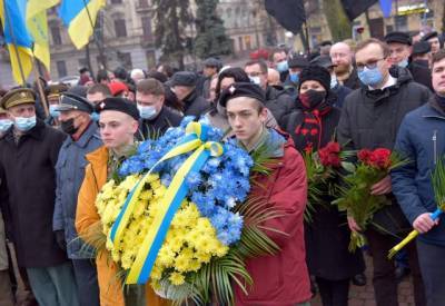 В Украине в честь Степана Бандеры прошли марши