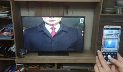 В России телеканал «обрезал» голову Путина во время его новогоднего обращения
