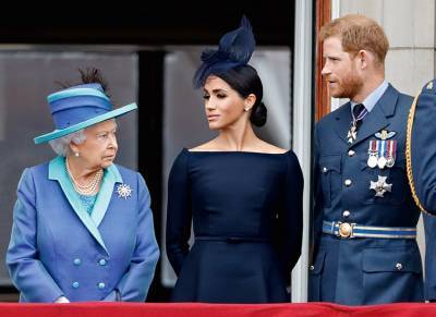 Елизавета II хочет лишить титулов Меган Маркл и принца Гарри из-за новогоднего поздравления