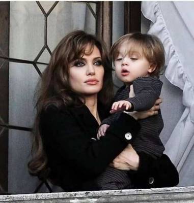 Анджелина Джоли впервые разрешила Брэду Питту провести с детьми Рождество