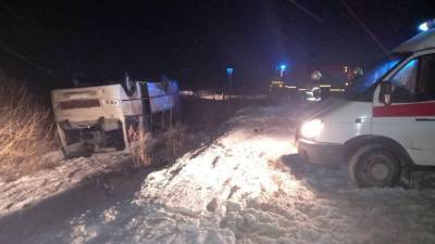 Рейсовый автобус с пассажирами слетел в кювет в Ивановской области.