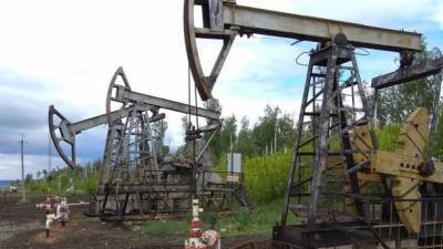 Добыча нефти в РФ упала до десятилетнего минимума