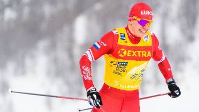 С позиции силы: Большунов выиграл масс-старт на втором этапе «Тур де Ски», у Ступак — серебро