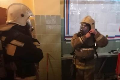 Тульские спасатели отработали нормативы по пожарно-строевой подготовке