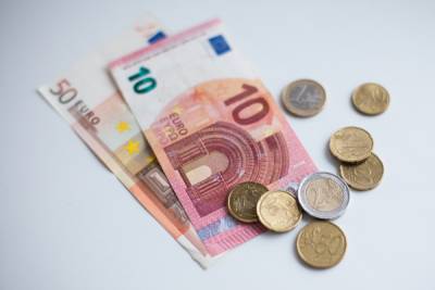Эксперт назвал причину возможного подорожания евро до 100 рублей