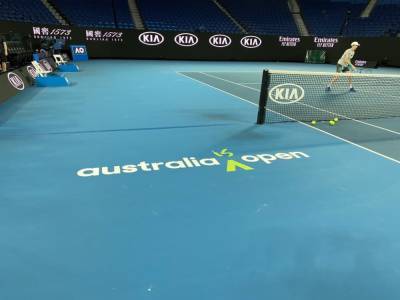 Организаторы Australian Open отправили на карантин 72 теннисиста