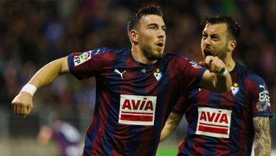 Два испанских футболиста получили срок за слив интимного видео