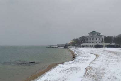 Заснеженные пески Евпатории: город-курорт два года не видел снега