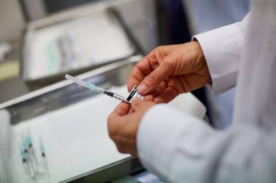 Евросоюз усилил контроль за процессом вакцинации препаратом Pfizer