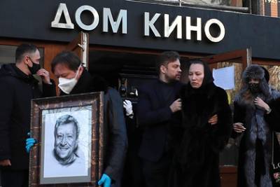 Вдова Грачевского резко высказалась о похоронах режиссера