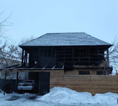 В Соль-Илецке жилой дом и иномарка сгорели из-за не выключенного обогревателя