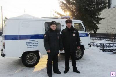 Полицейские нашли пропавшего дедушку: пенсионер лежал на снегу и замерзал