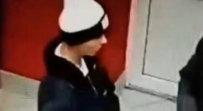 Полиция разыскивает парня, который отобрал у женщины 3500 рублей