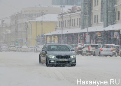 Екатеринбург утонул в снегу. "А руководство скажет, что все убрали"