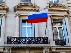 «Слаборазвитая страна»: почему консульство РФ в США осталось без связи