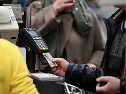 Больше половины россиян заявили о вине банков в мошенничестве по картам
