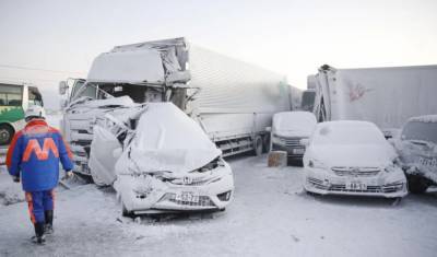 В Японии из-за снежного шторма столкнулось более 134 автомобилей: есть жертвы