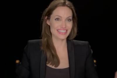 Легендарная Джоли заворожила своей ослепительной улыбкой: "Это бывает так редко..."