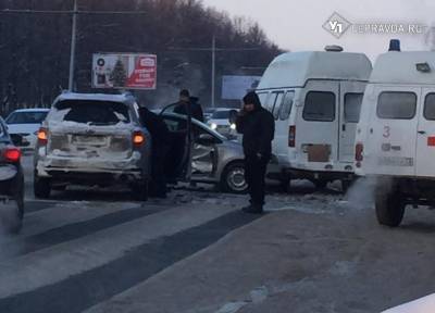 На Московском шоссе столкнулись три автомобиля
