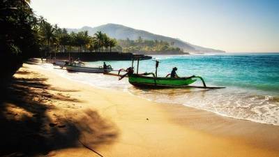 На Бали придумали необычное наказание для нарушающих карантин туристов (ВИДЕО)