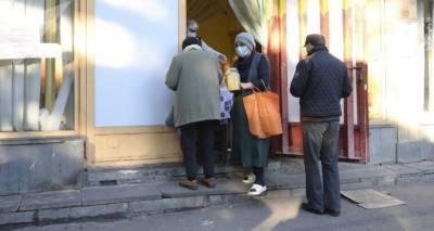 Задача - выжить: неимущих в Тбилиси спасают бесплатные столовые - видео