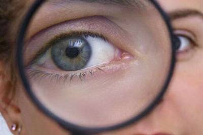 Медики рассказали, какие изменения зрения могут указывать на возможную опухоль мозга
