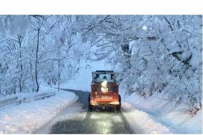 В Сочи дороги расчищал весь парк снегоуборочной техники
