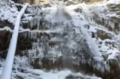 В Крыму замерз водопад Учан-Су ВИДЕО