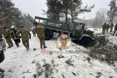 На Львовщине перевернулся грузовик с военными, более десятка пострадавших