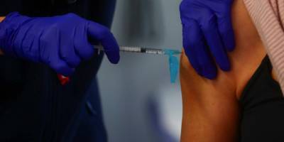 Больше половины украинцев не готовы вакцинироваться от COVID-19 даже бесплатно — опрос