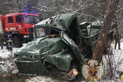 На Украине перевернулся грузовик с военными