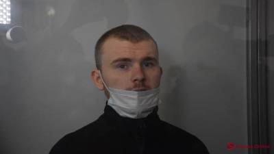 Подозреваемый в убийстве 11-летней Дарьи Лукьяненко показушно порезал себе шею в суде: видео 18+