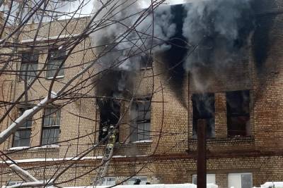 В МЧС рассказали о пожаре на территории завода в Рязани