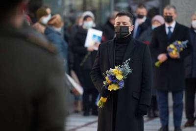 Президент почтил память погибших защитников ДАП (ФОТО)