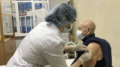 Песков оценил процесс массовой вакцинации в России