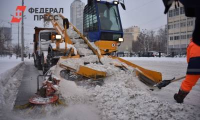 В Екатеринбурге продолжается война со снегом. Когда она закончится?