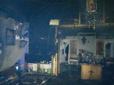 Произошел взрыв: на Львовщине чуть не сгорела деревянная часовня – фото пожарища