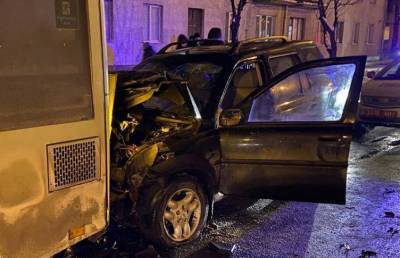 Смертельное ДТП в Минске: водитель внедорожника врезался в троллейбус и погиб